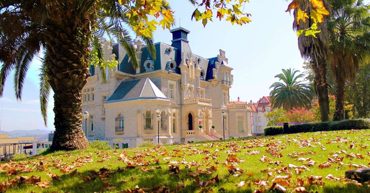 Een foto van de buitenkant van URH Palacio de Oriol Hotel