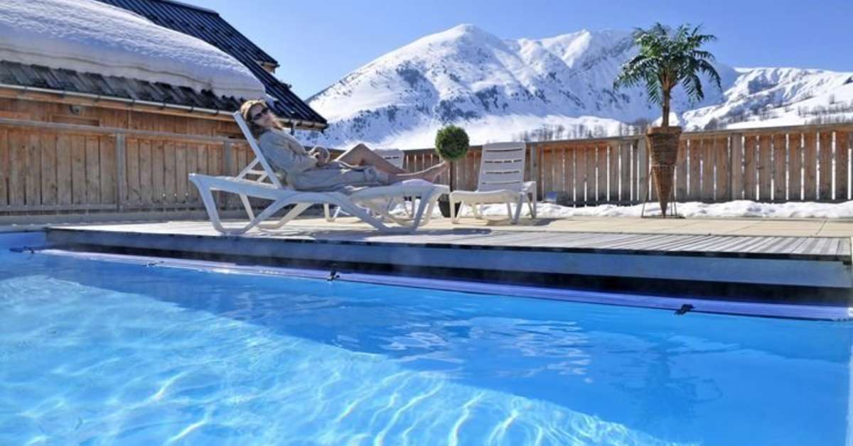 Een foto van het zwembad bij Les Chalets des Ecourt