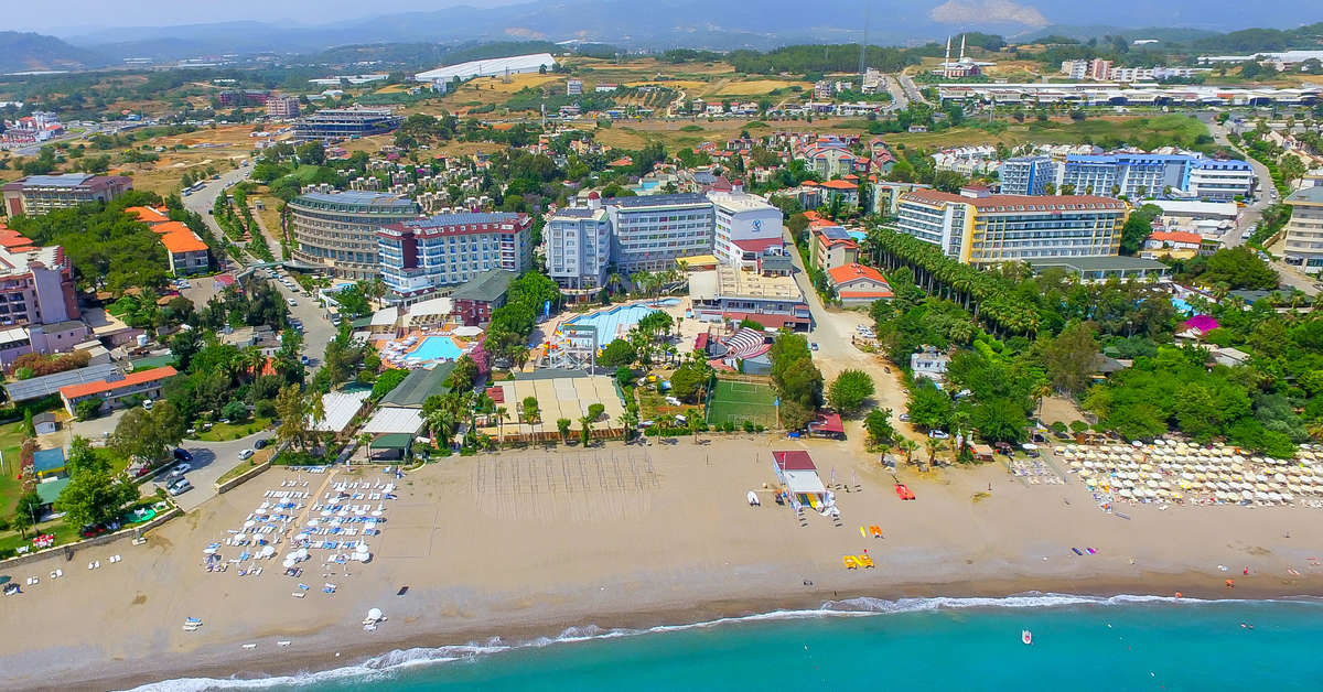 Een foto van de buitenkant van Mira Meridia Beach Hotel