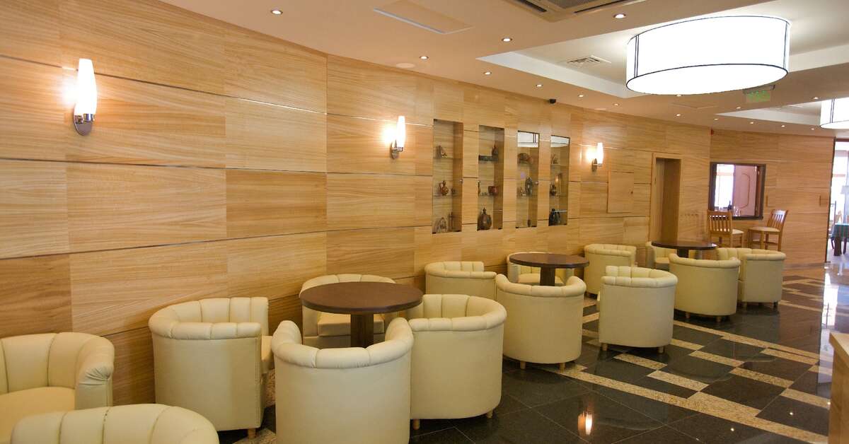 Een foto van het interieur van Seabreeze Hotel