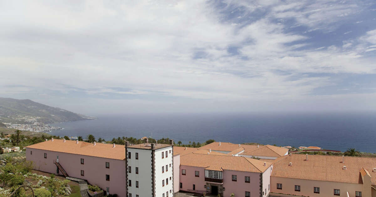 Een foto van de buitenkant van Parador de La Palma