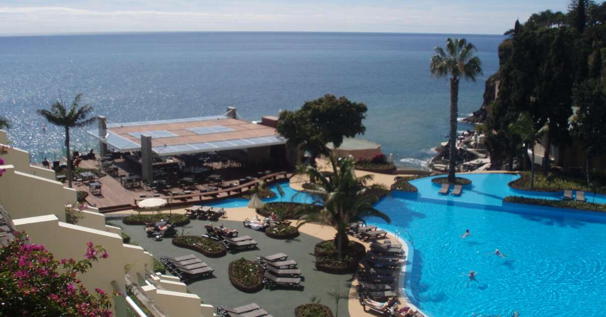 Ein Foto vom Pool im Pestana Carlton Madeira