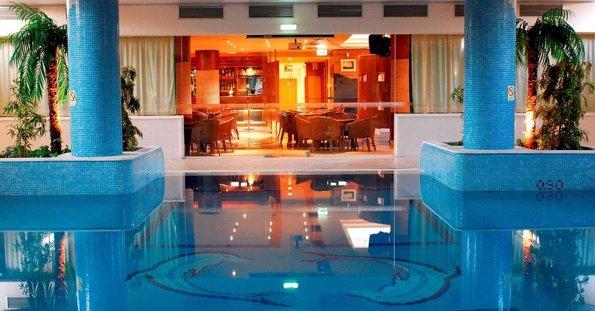 Een foto van het zwembad bij Aparthotel Oceanus