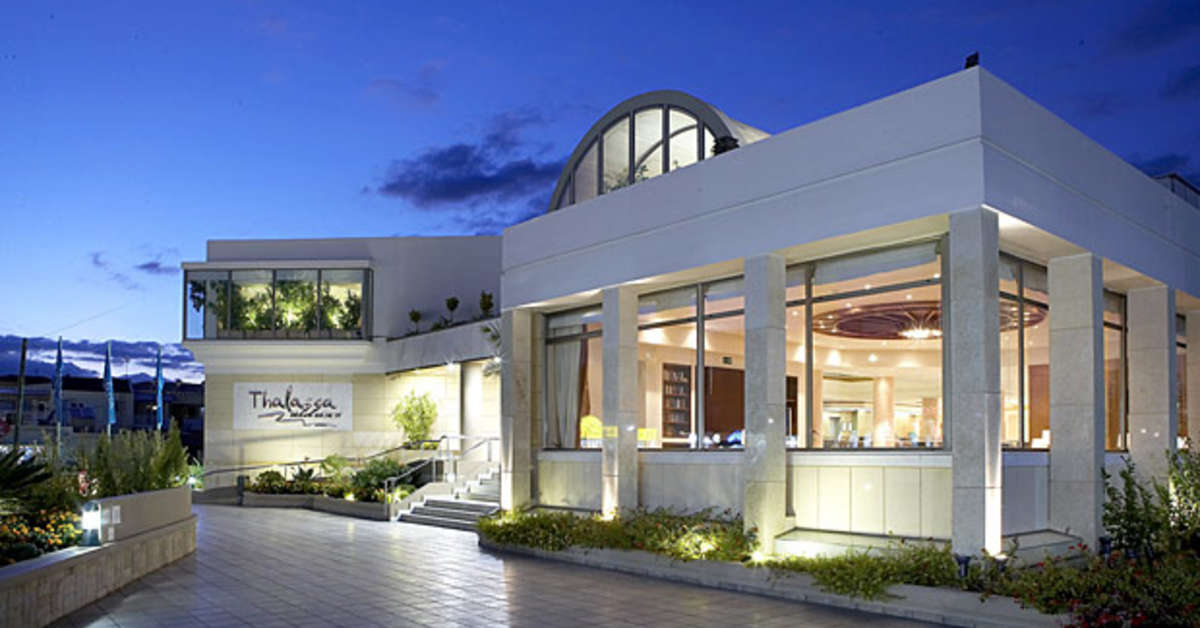 Een foto van de buitenkant van Thalassa Beach Resort
