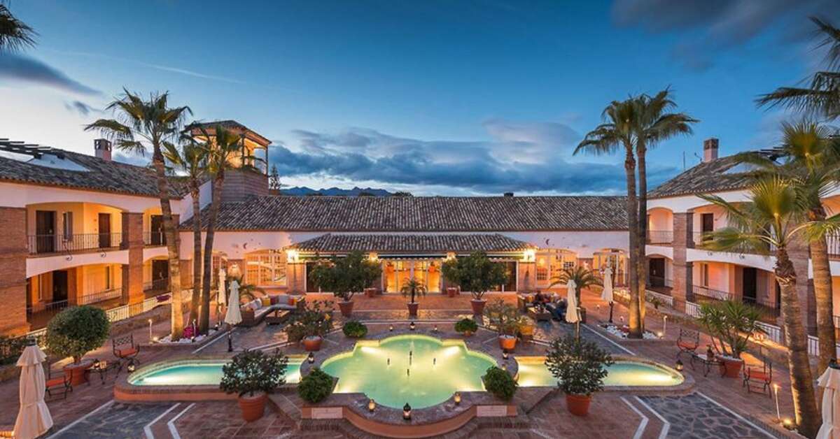 Een foto van het zwembad bij La Cala Resort Golf