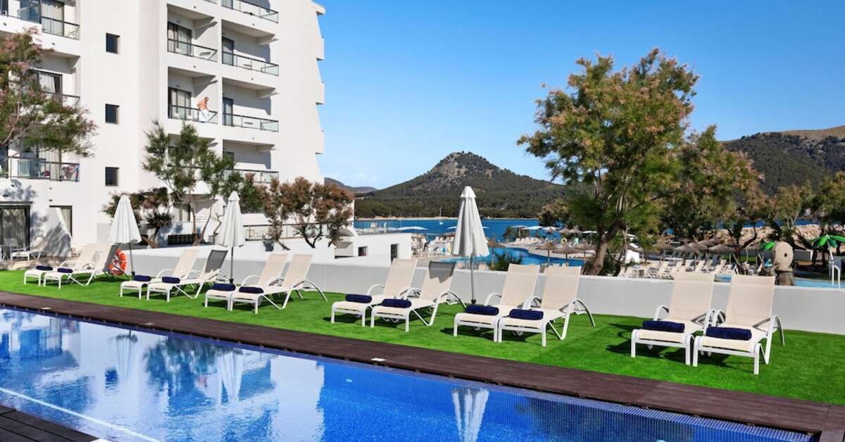 Een foto van het zwembad bij THB Cala Lliteras