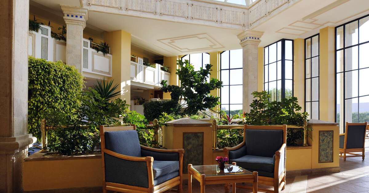 Een foto van het interieur van Naama Bay Promenade