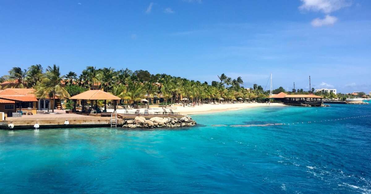 Een foto van het strand bij Harbour Village Beach Club