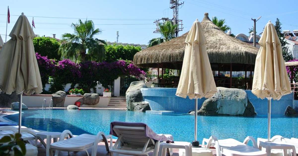 Een foto van het zwembad bij Begonville Hotel