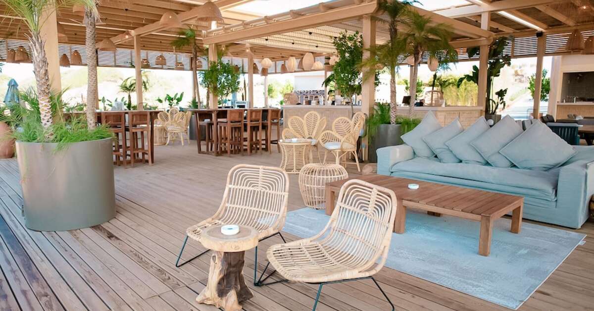 Een foto van het terras bij Liu Resorts