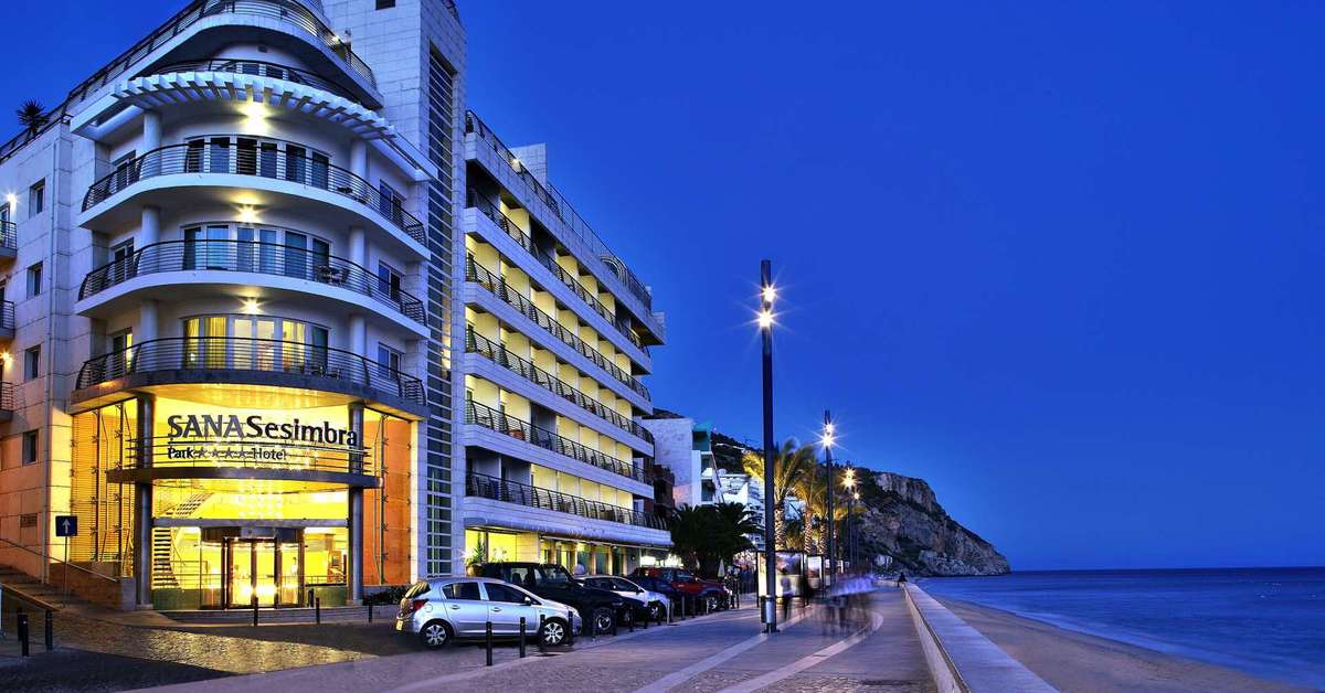 Een foto van de buitenkant van Sana Sesimbra Hotel