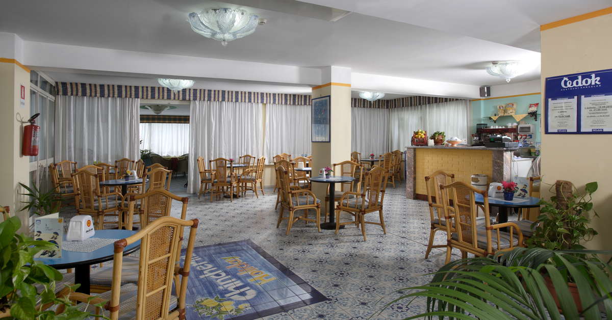 Ein Foto vom Innenbereich im Hotel Baia degli Dei