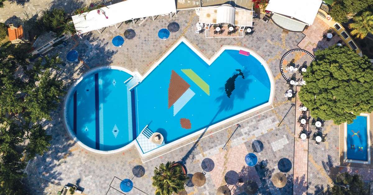 Een foto van het zwembad bij Atlantis Hotel