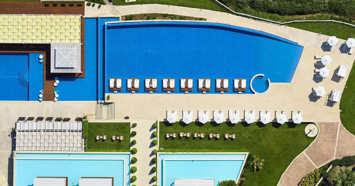 Een foto van het zwembad bij Cavo Olympo Luxury Hotel & Spa