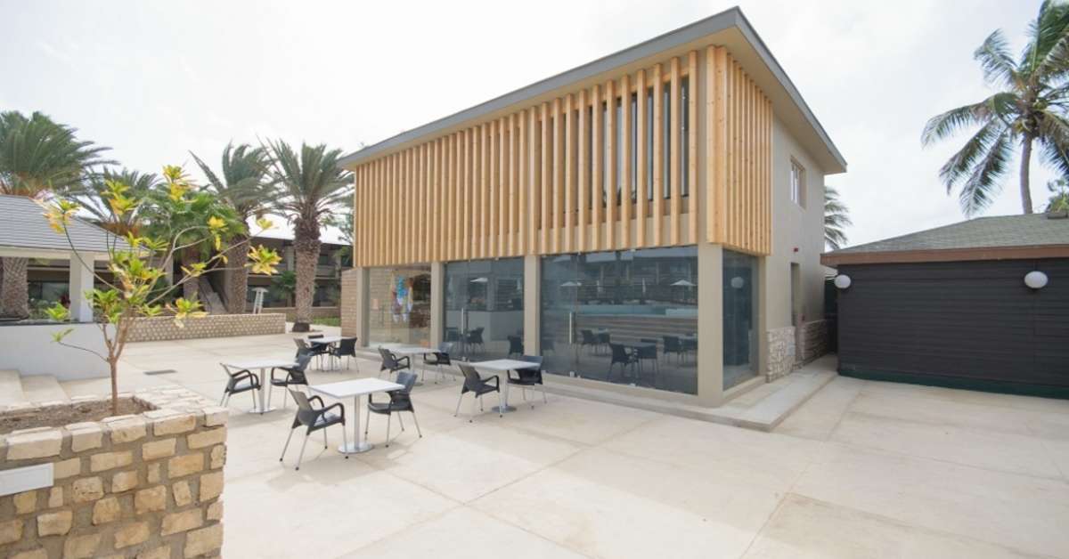 Een foto van het terras bij Oasis Belorizonte Hotel