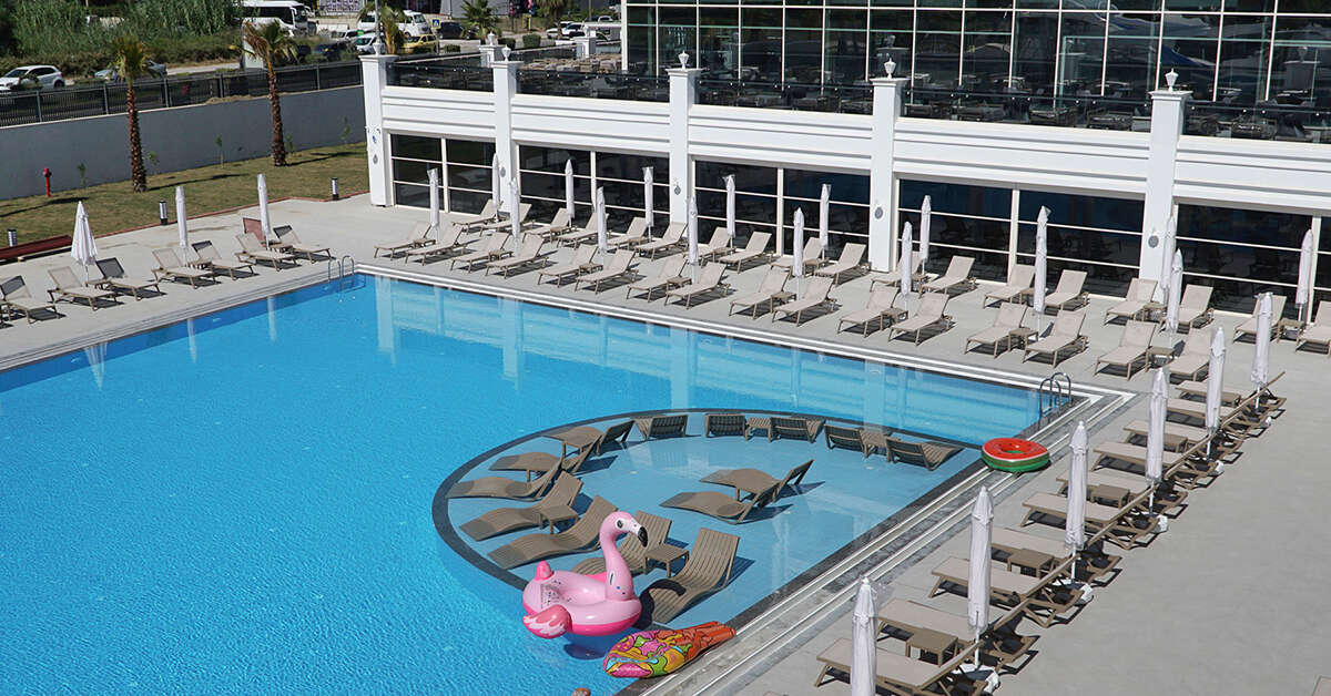 Ein Foto vom Pool im Sunthalia Hotels & Resorts