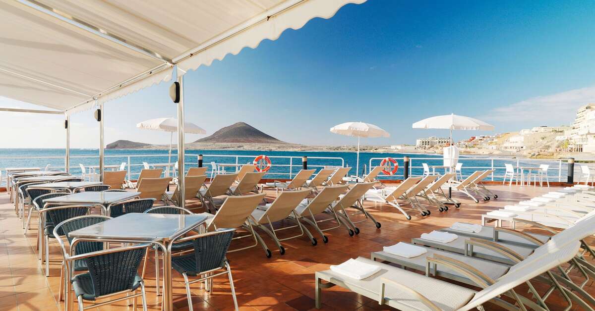 Een foto van het terras bij Hotel Medano