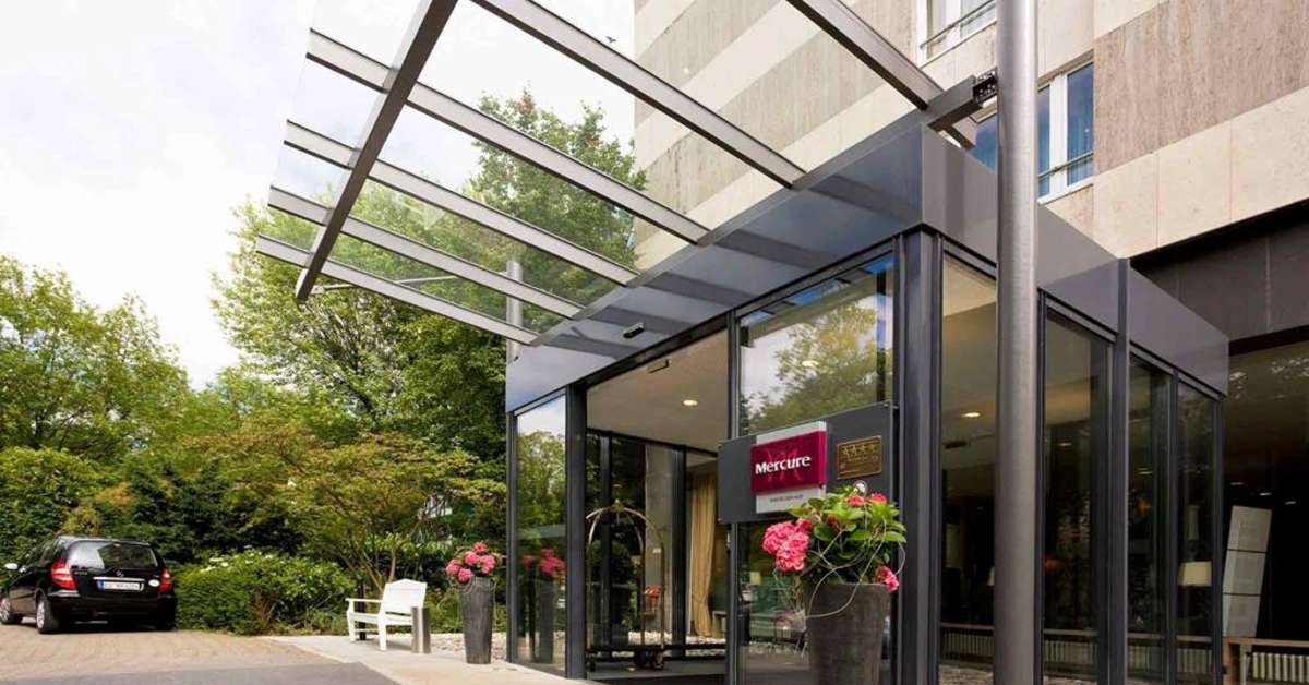 Een foto van de buitenkant van Hotel Krefelder Hof
