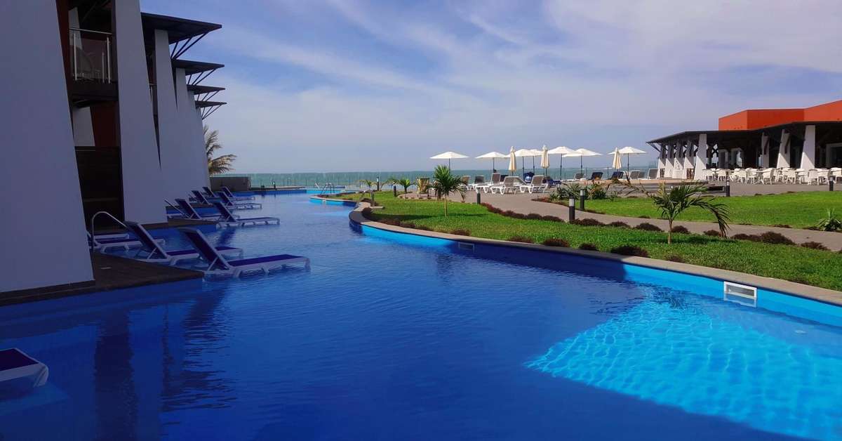 Een foto van het zwembad bij African Princess Beach Hotel