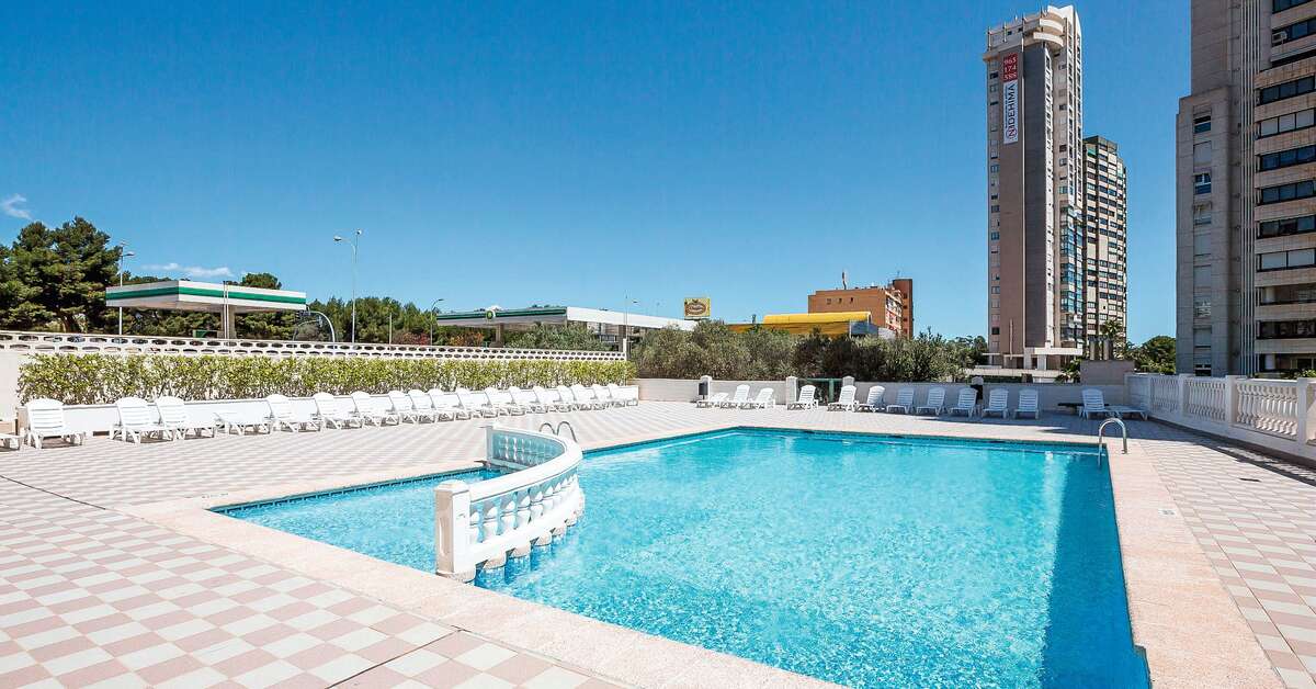 Een foto van het zwembad bij Pierre & Vacances Benidorm Levante