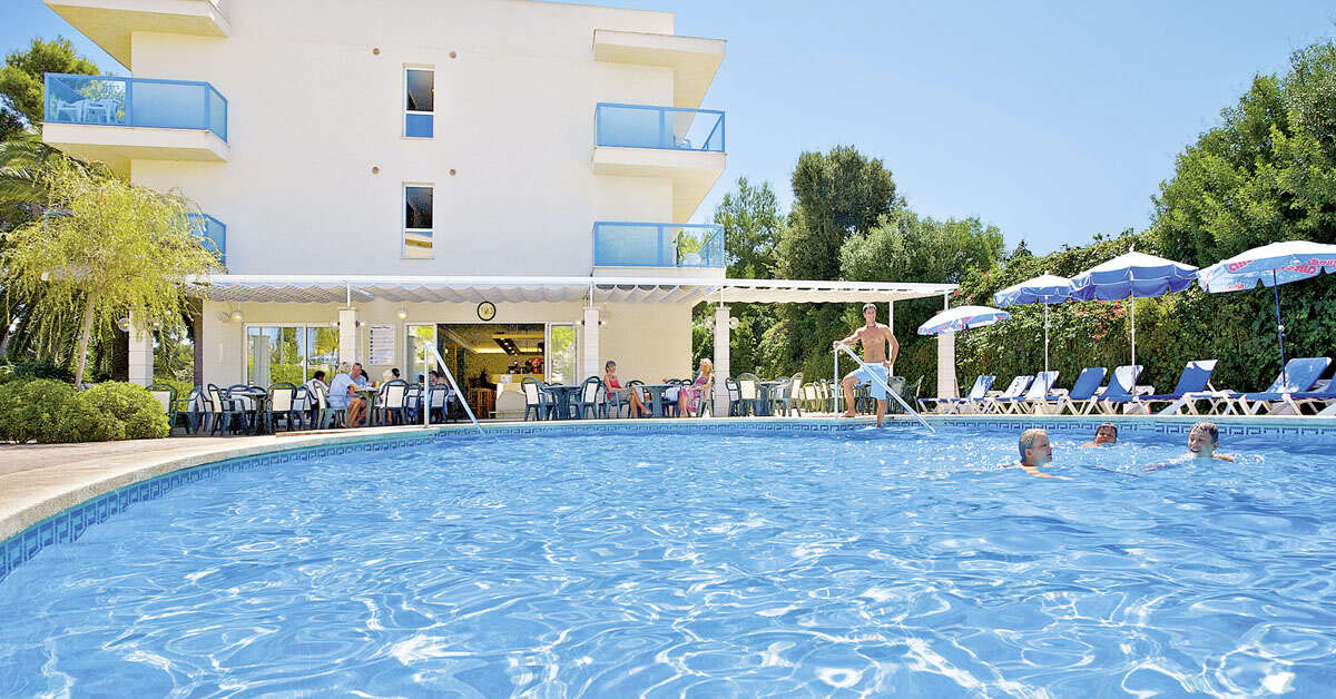 Een foto van het zwembad bij Aparthotel Canyamel Sun