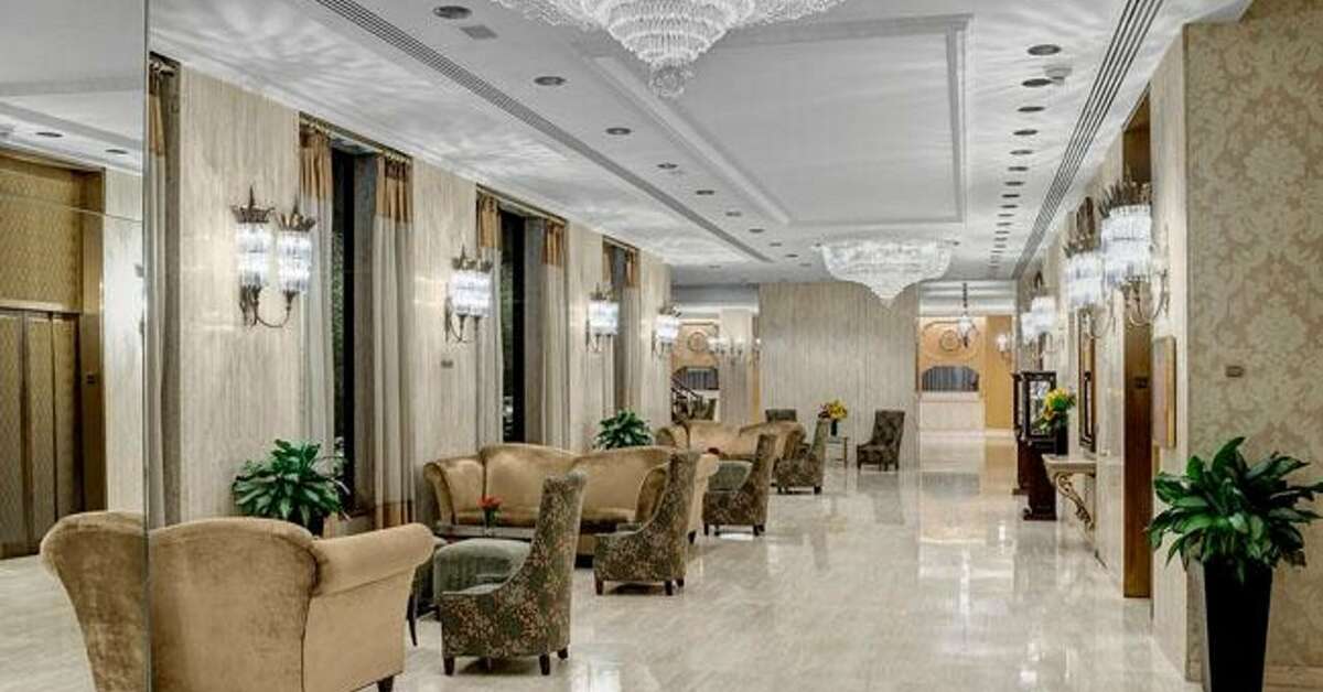 Een foto van het interieur van Park Lane Hotel