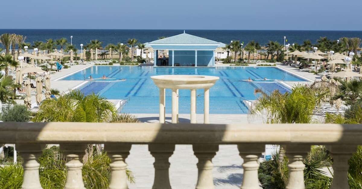 Een foto van het zwembad bij Barcelo Concorde Green Park Palace