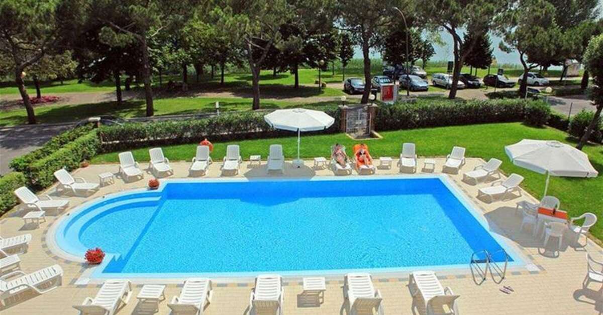 Een foto van het zwembad bij Hi Hotels Sirmione