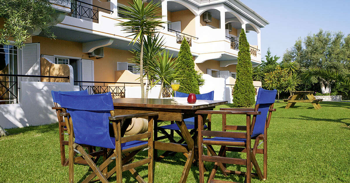 Een foto van het terras bij Villa Elia