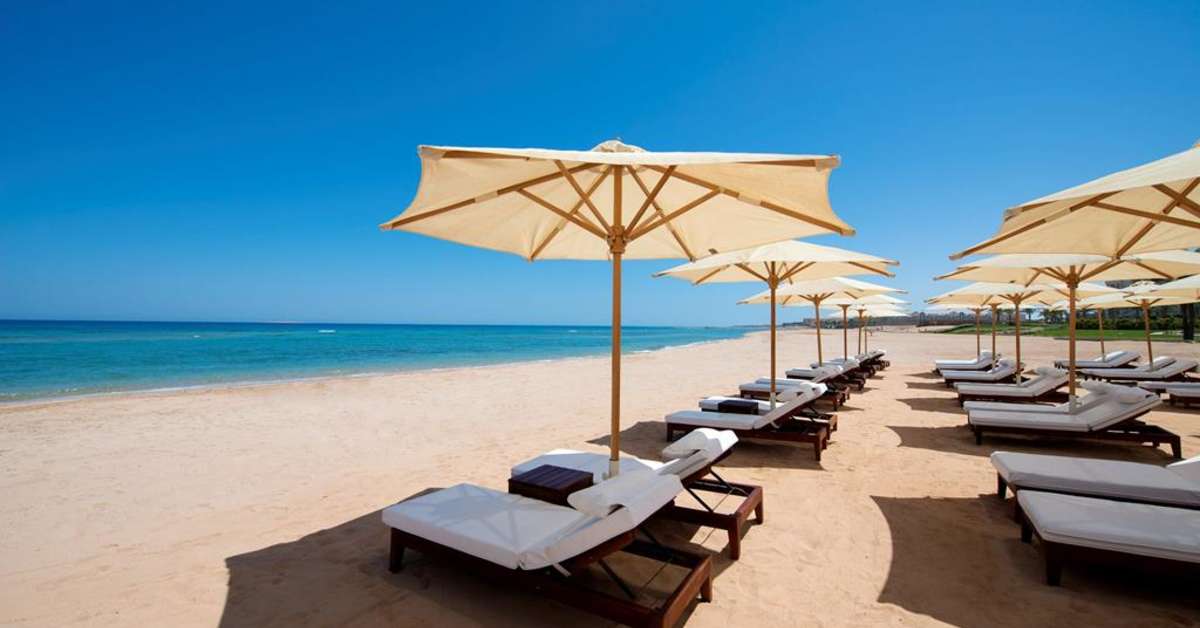 Een foto van het strand bij Baron Palace Resort