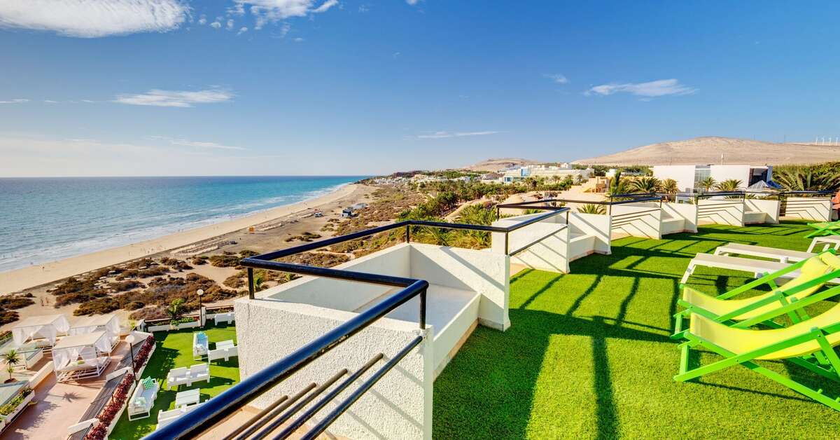 Een foto van het terras bij SBH Crystal Beach Hotel & Suites
