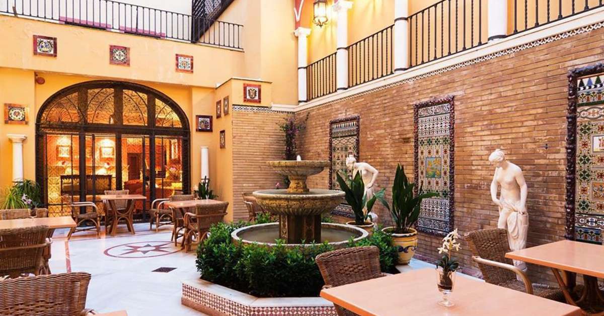 Een foto van het terras bij H10 Corregidor Boutique Hotel