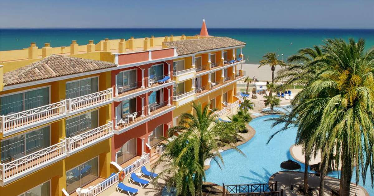 Een foto van het zwembad bij Mediterraneo Bay Hotel & Resort