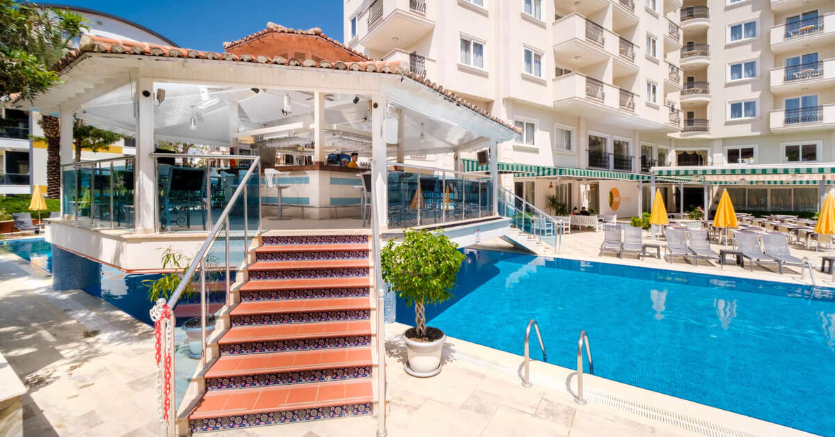 Een foto van het zwembad bij Villa Sunflower Hotel