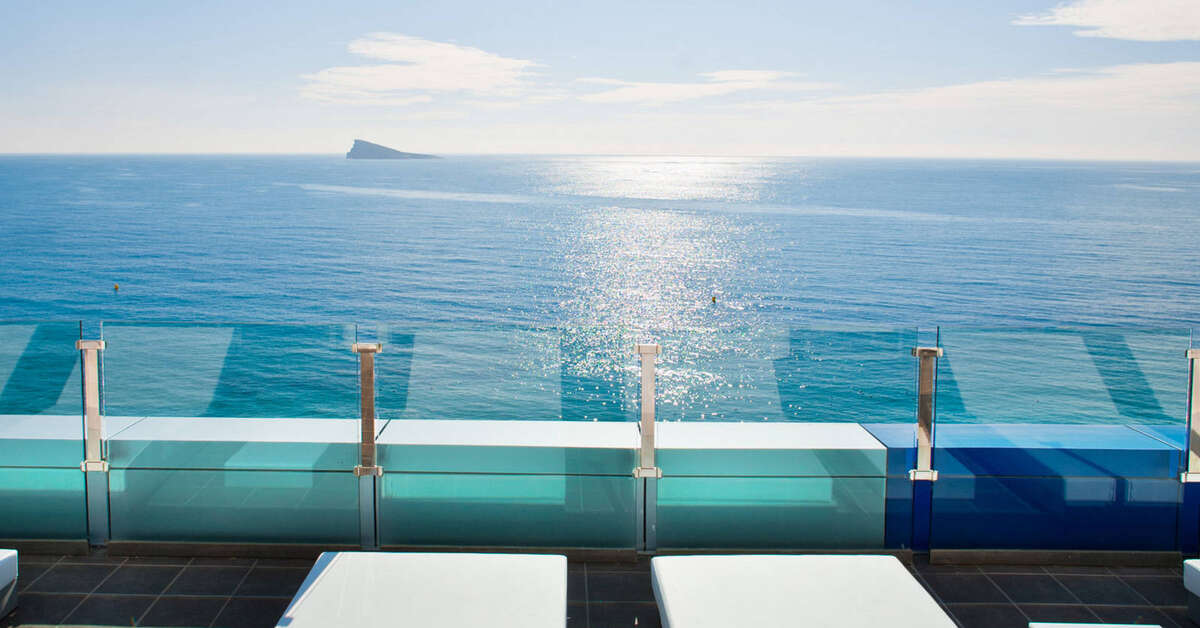 Een foto van het terras bij Villa del Mar Hotel