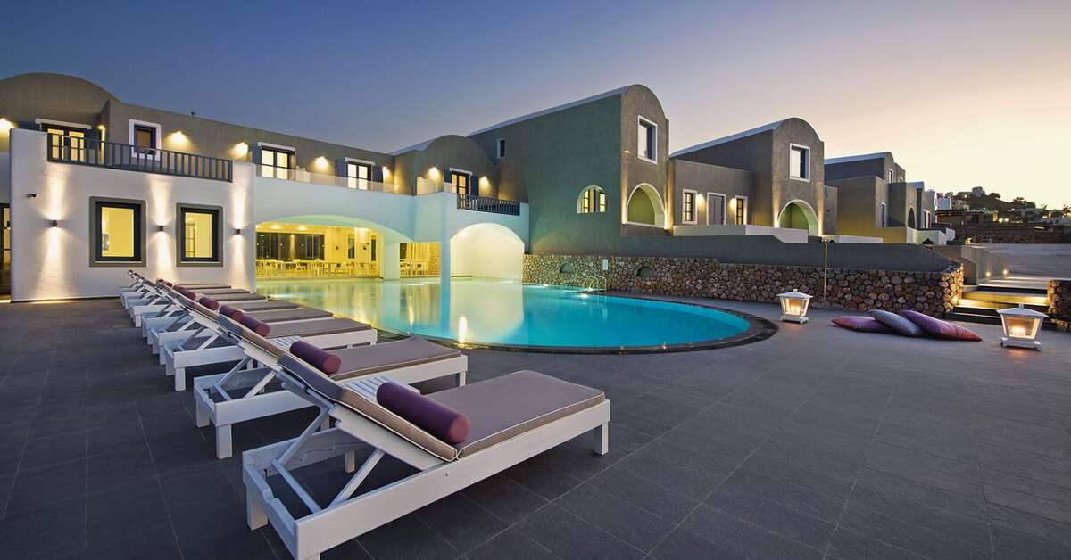 Een foto van het zwembad bij Acroterra Rosa Luxury Suites & Spa