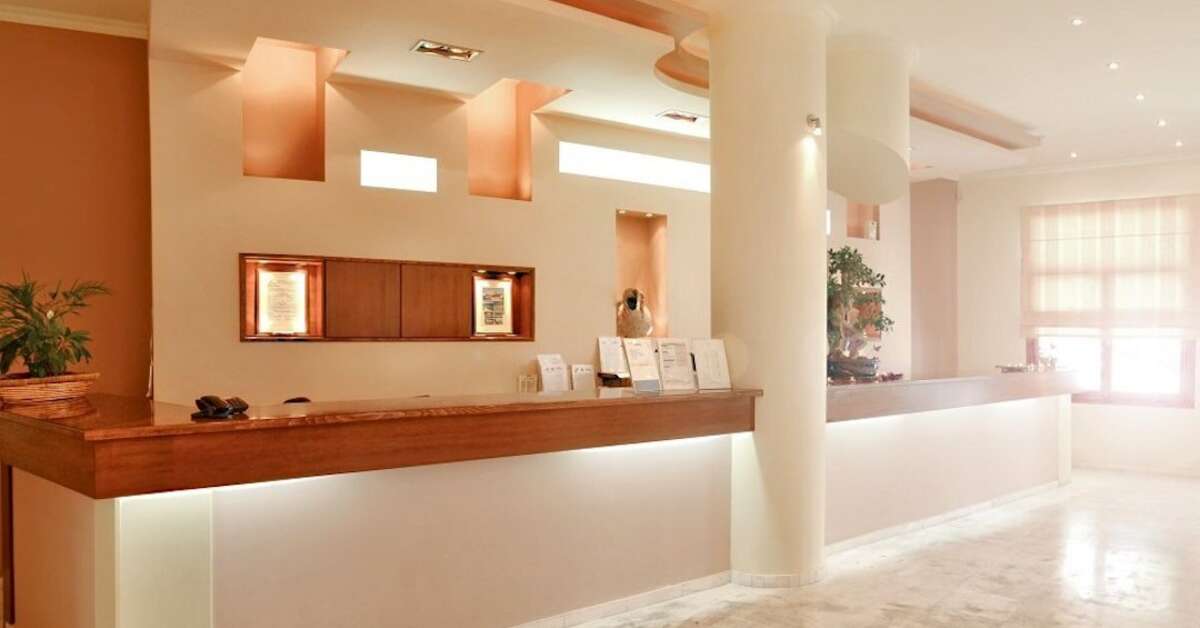 Een foto van het interieur van Belussi Beach Hotel