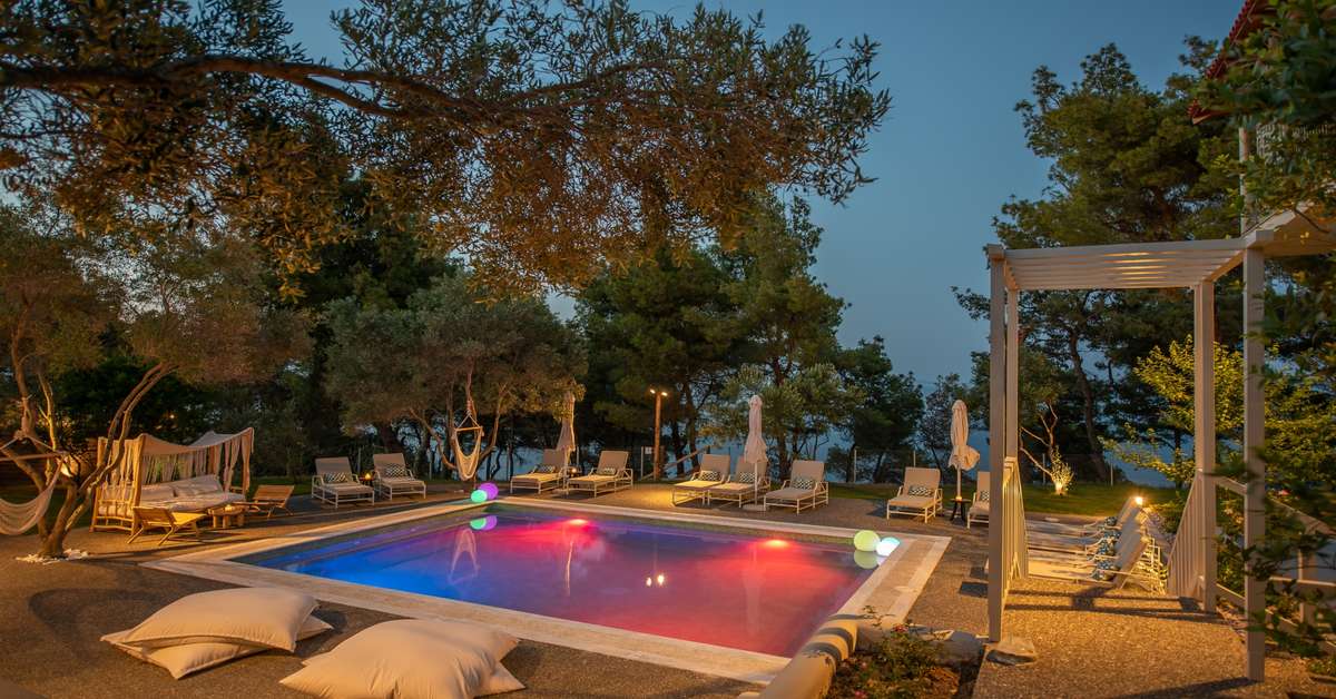 Een foto van het zwembad bij Elies 33 Bio Retreat