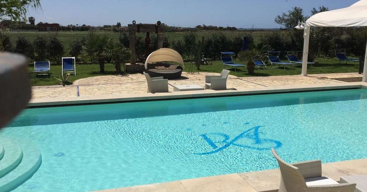 Een foto van het zwembad bij Relais Antiche Saline