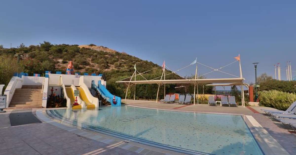 Een foto van het zwembad bij TUI Blue Ephesus