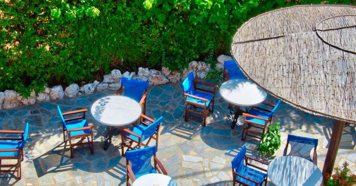 Een foto van het terras bij Appartementen Kyprianos
