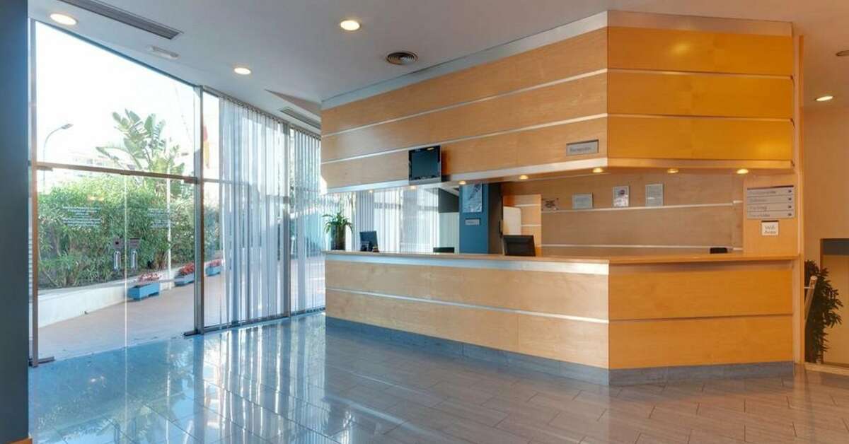 Een foto van het interieur van Sol Port Cambrils Hotel