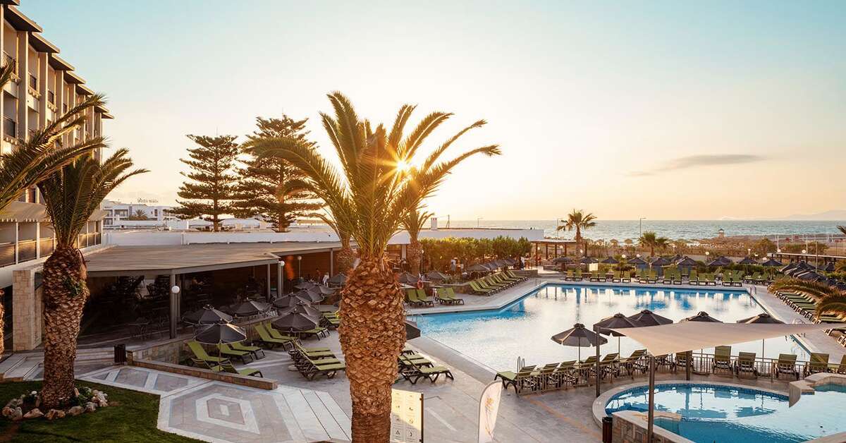 Een foto van het zwembad bij Sol by Melia Marina Beach Crete