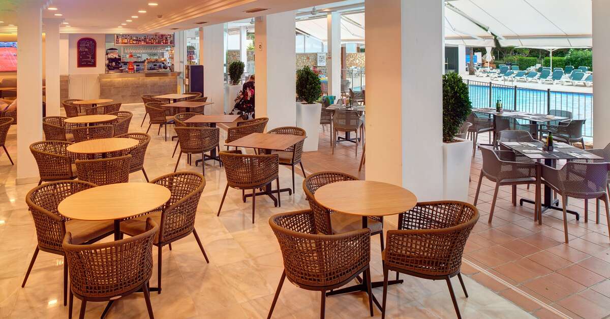 Een foto van het terras bij Appartementen Cala d'Or Playa