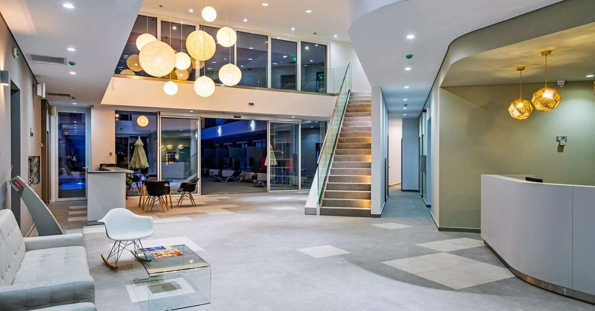 Een foto van het interieur van White Olive Premium Hotel
