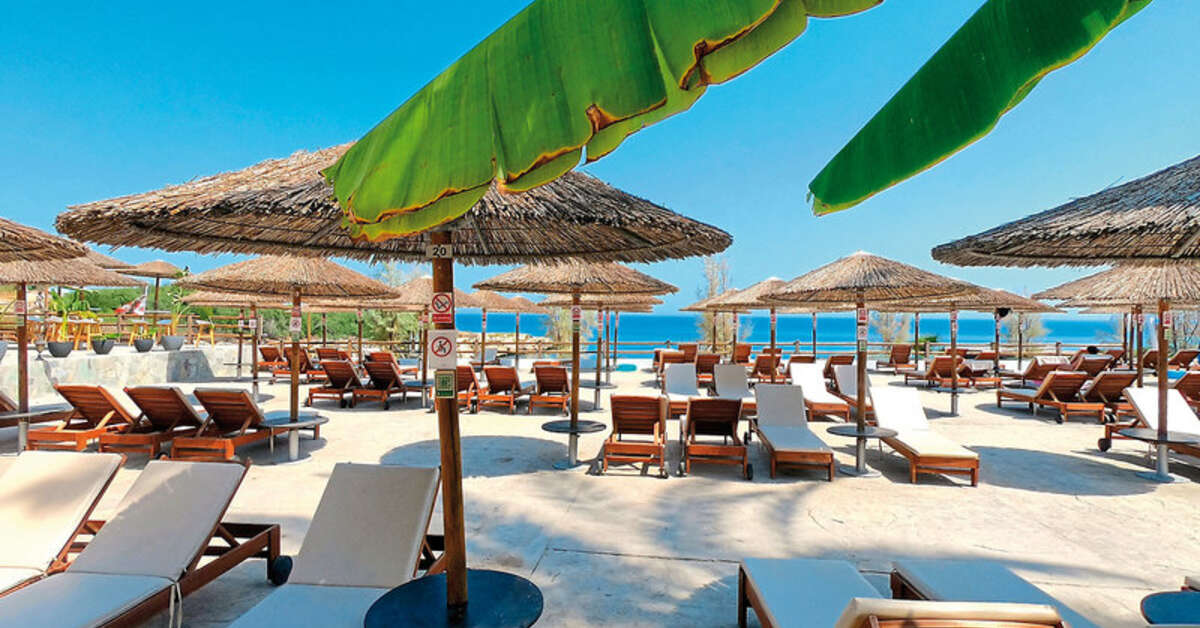 Een foto van het zwembad bij Malama Beach Holiday Village