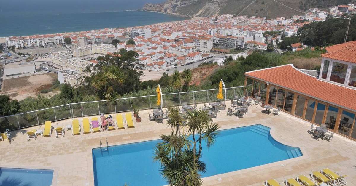 Een foto van het zwembad bij Miramar Hotel & Spa