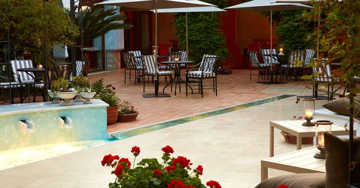 Een foto van het terras bij Eagles Palace
