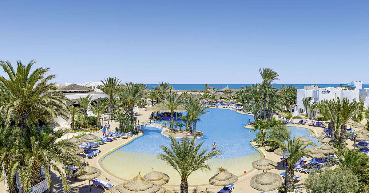 Een foto van het zwembad bij Hotel Fiesta Beach
