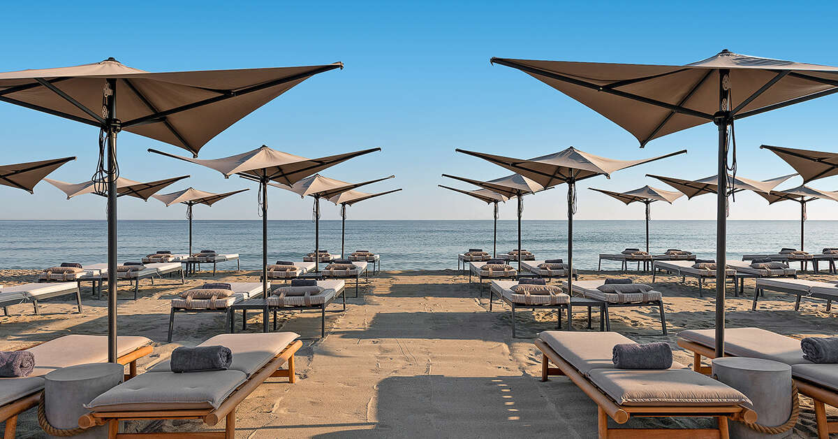 Een foto van het strand bij Ikonos Seafront Luxury Suites